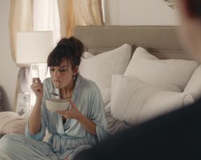 TV show scene Frankie Shaw Nude - SMILF s01e02 (2017) 