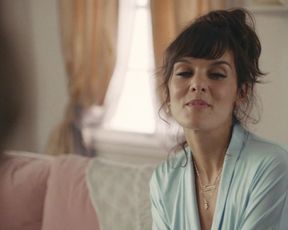 TV show scene Frankie Shaw Nude - SMILF s01e02 (2017) 