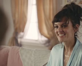 TV show scene Frankie Shaw Nude - SMILF s01e02 (2017) 