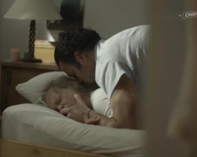 Juliana Olhova Nude - Spina (2017)