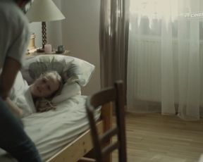 Juliana Olhova Nude - Spina (2017)