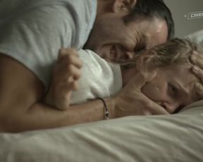 Juliana Olhova Nude - Spina (2017)