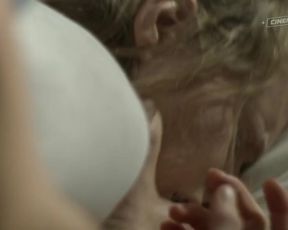 Juliana Olhova Nude - Spina (2017)