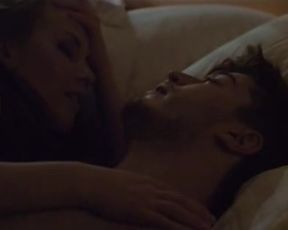 Hot scene Irina Vinogradova, Ekaterina Arkharova nude - Hotel (2015) 