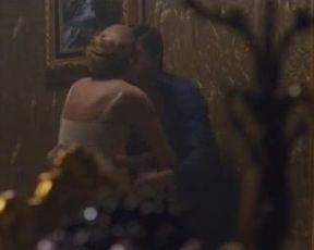 Hot scene Irina Vinogradova, Ekaterina Arkharova nude - Hotel (2015) 