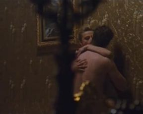 Hot scene Irina Vinogradova, Ekaterina Arkharova nude - Hotel (2015) 