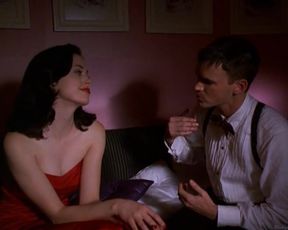 Hot celebs video Amy Locane, Rose McGowan nude - Going All the Way (1997) 