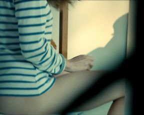 Hot scene Laetitia Casta nude - DO NOT DISTURB 