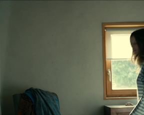 Hot scene Laetitia Casta nude - DO NOT DISTURB 