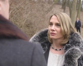 Sexy Jella Haase nude, Jasmin Gerat nude, Nadeshda Brennicke sex - The Team E05 (2015) 