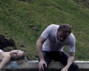 Hot scene Maika Monroe nude - Bokeh (2017) 