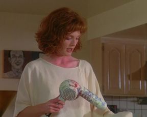 Naked scenes Julianne Moore - Short Cuts (1993)