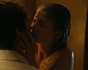 Actress Rosamund Pike, Ayelet Zurer - Fugitive Pieces (2007)