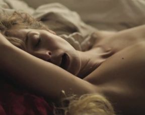 Agnieszka Podsiadlik, Pheline Roggan - Jak calkowicie zniknac (2014)