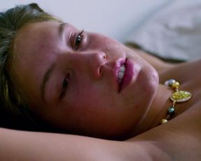 Adele Exarchopoulos, Gemma Arterton - Orpheline (2016)