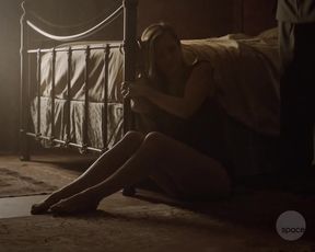 TV show scene Laura Vandervoort nude - Bitten S03E01-02 (2016) 