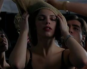 Maribel Verdu, Maria de Medeiros - Huevos de Oro (1993)