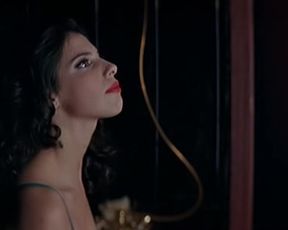 Maribel Verdu - Huevos de Oro (1993)