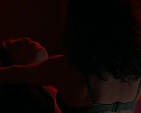 Maribel Verdu - Huevos de Oro (1993)