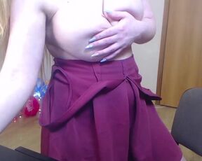 Solo Busty WebCam Model