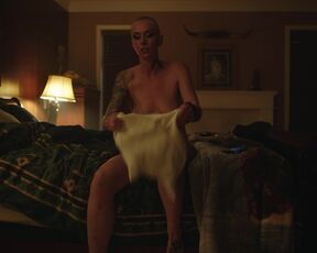 Jen Znack - Peacemaker s01e06 (2022)  Topless Celebs