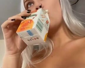 Dyed blonde drinks juice and shows her huge boobs to her subscribers