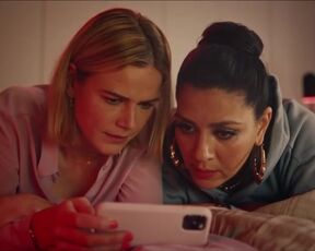 Sarah Bauerett - Deadlines s01e04 (2021) topless scene