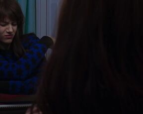 Aubrey Peeples, Caroline Huey – Heartthrob (2017) Nude Celebs