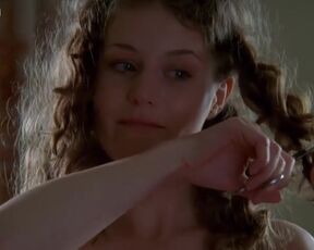 Peggy Martineau naked – Les vivants et les morts s01e07 (2009) topless scenes