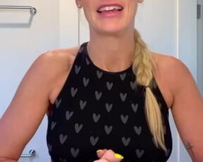 TikTok's Cougar wiggles her titties by FYPTT - TikTok HOT