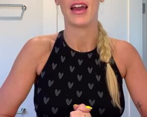 TikTok's Cougar wiggles her titties by FYPTT - TikTok HOT