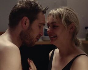 Henriette Confurius, Luise Heyer - Generation Beziehungsunfähig (2021) Sexy Celebs