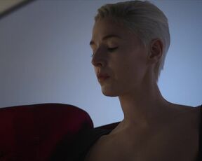 Charlie Murphy - Halo s01e02 (2022) Nude Celebs