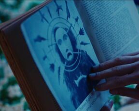 Daphne Patakia, Alice Taglioni - OVNI(s) s02e06 (2022) Nudity TV Scenes