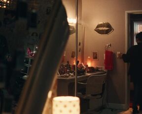 Alexa Demie, Minka Kelly – Euphoria s02e06 (2022) Hot Bikini Scene