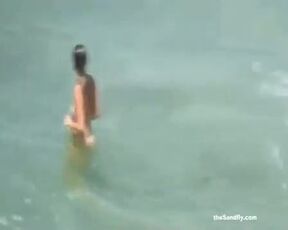 Nude female got humped on the beach, in the middle of the day and came