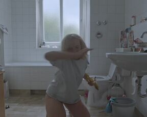 Luise von Finckh nackte - Fragmente einer jungen Frau (2021) Naked and Explicit Masturbation Scene