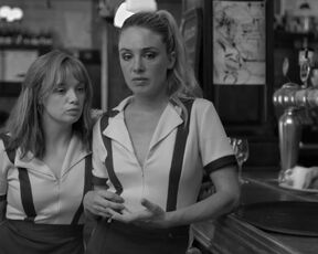Sara Forestier, Laetitia Dosch nackte - Playlist (2021) Sex Scenes