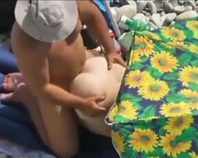 Ultra-Kinky couples are pummeling on the beach in the middle of the day and liking it