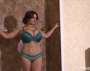 Hot Busty Jenny looks titillating as she taunts and demonstrates her boobies on photoshoot