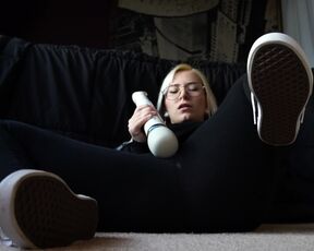 BigTittyGothEgg - Cumming home after a long day