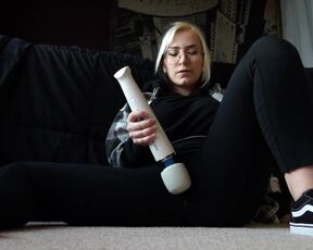 BigTittyGothEgg - Cumming home after a long day