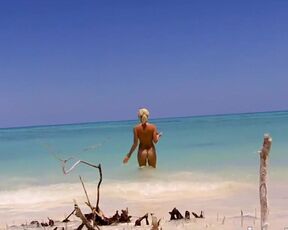 Explicit Nude Amateur Mommy om the Beach