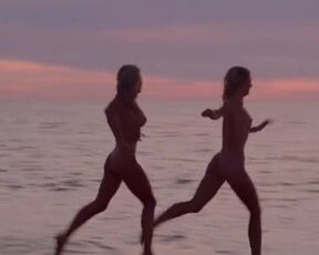 Classic Erotic Movie Scenes. Naked Actresses: Teri Weigel, Lisa London, Hope Marie Carlton nude, etc. - Savage Beach (1989)