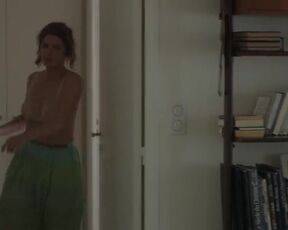 Chiara Mastroianni topless. Marcello mio (2024)