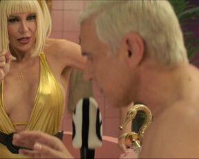 Mónica Ayos nude - El hombre que amaba los platos voladores (2024) Burlesque and sex scenes