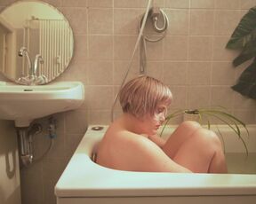 Paulina Alpen nude. Hikikomori (2023)