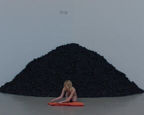 Milena Smit nude - Fine Arts s02e05 (2024)