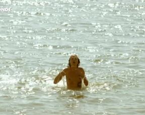 Juliet Lemonnier nude, Margaux Rossi topless - Hotel de la plage s01-02 (2014-2015) Nudity sexy episodes