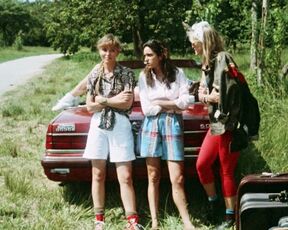 Kimberly Johnston, Carol Cadby, Merry Rozelle, Donna Baltron - Shallow Grave (1987) erotic scenes